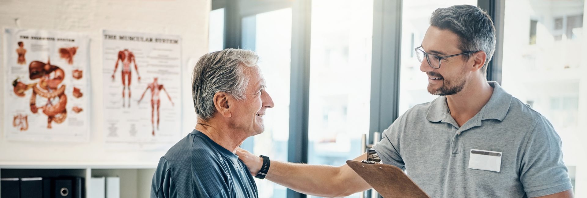 Prostatektomie Inkontinenz Patient mit Therapeut